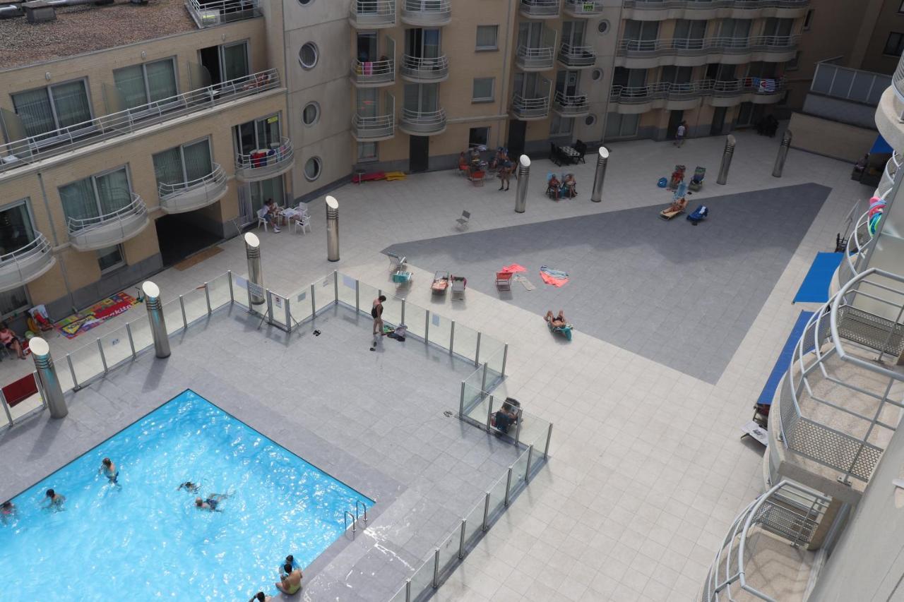 Appartement Met Zeezicht En Verwarmd Zwembad Ostende Exteriér fotografie