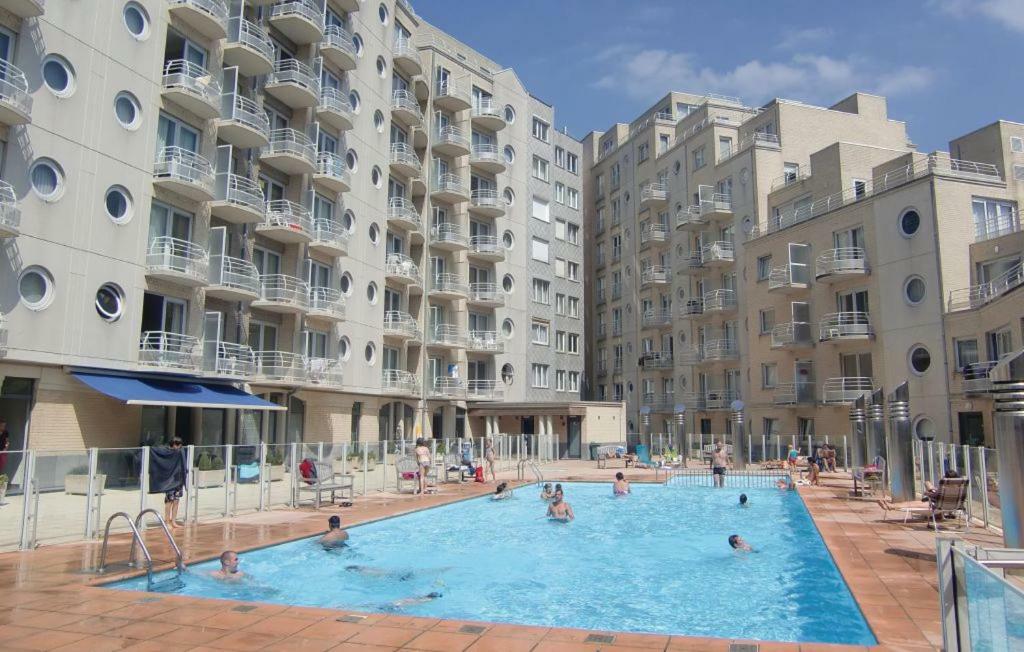 Appartement Met Zeezicht En Verwarmd Zwembad Ostende Exteriér fotografie